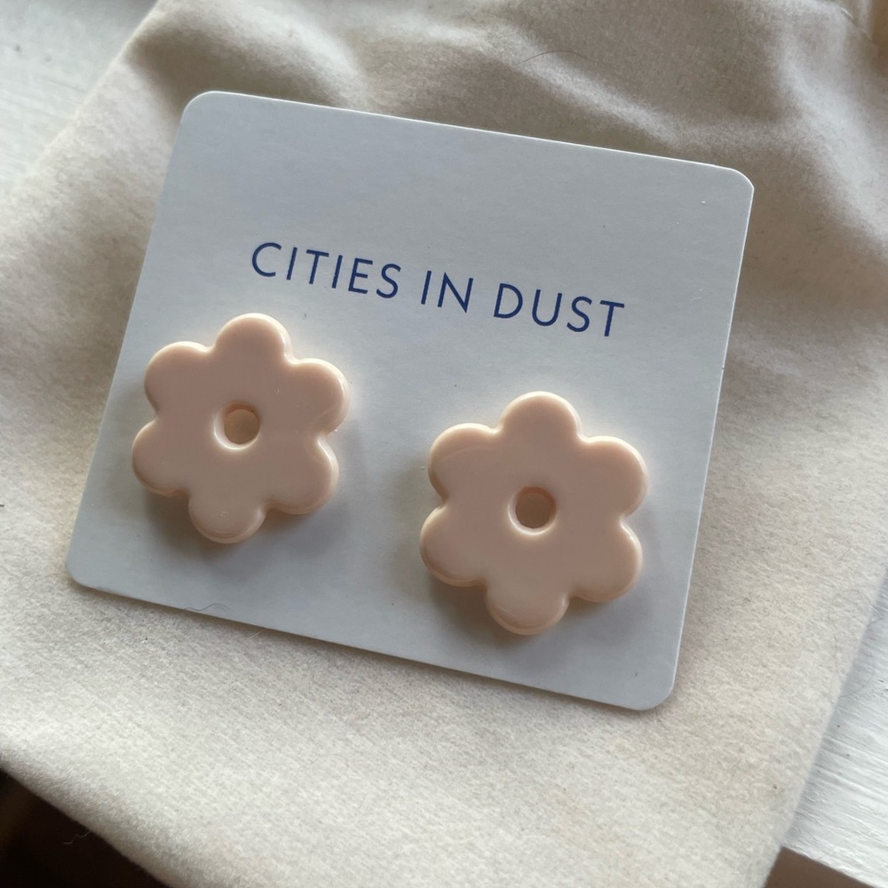Cities In Dust Acetate Daisy Earrings